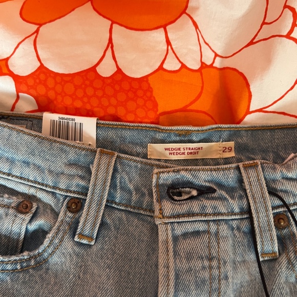 NWT Women’s Levi’s Wedgie Straight Jeans - Size 29 - Picture 4 of 5
